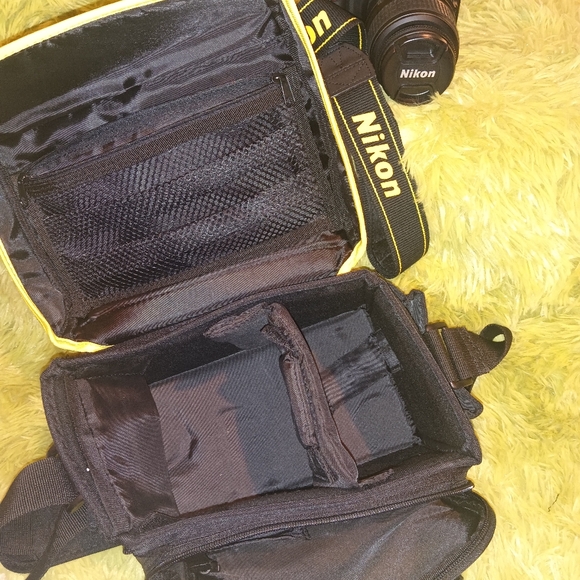 Nikon D40X SLR Digital Camera with Lens, Speedlight, SD card, Strap and Bag - Picture 8 of 12